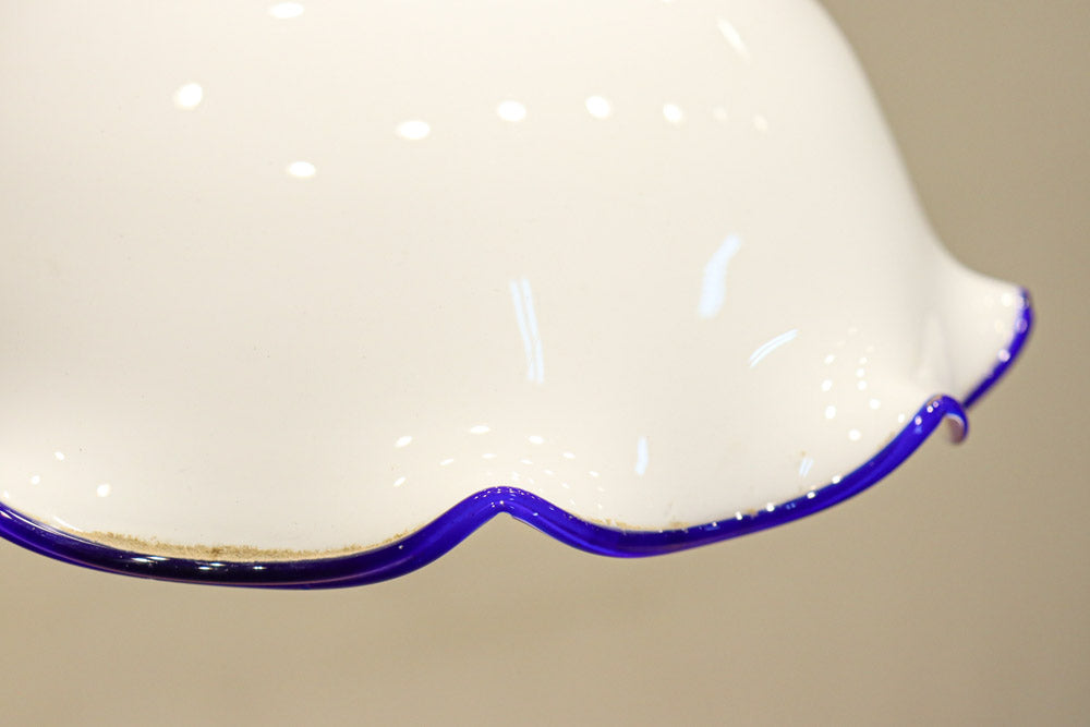 ブルーの縁取りをしたフリルが可愛い深型の電笠　D8443