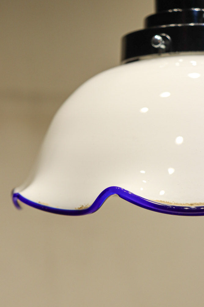 ブルーの縁取りをしたフリルが可愛い深型の電笠　D8443