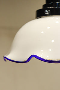 ブルーの縁取りをしたフリルが可愛い深型の電笠　D8443