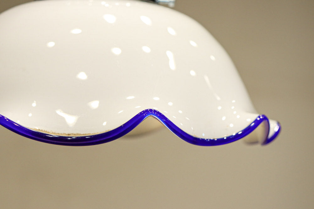 ブルーの縁取りをしたフリルが可愛い深型の電笠　D8443