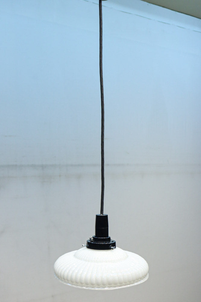 和の趣きあるプレスガラス電笠　DC8447