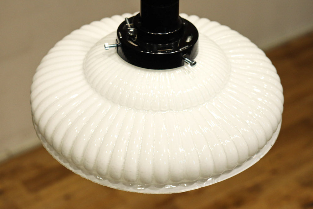 和の趣きあるプレスガラス電笠　DC8447