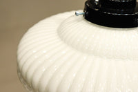 和の趣きあるプレスガラス電笠　DC8447