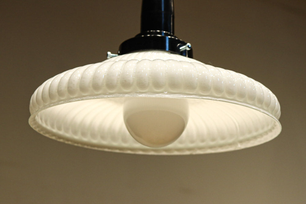 和の趣きあるプレスガラス電笠　DC8447