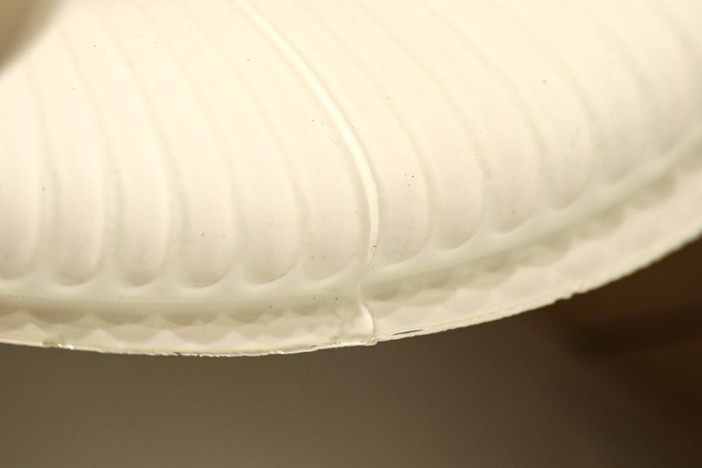 和の趣きあるプレスガラス電笠　DC8447