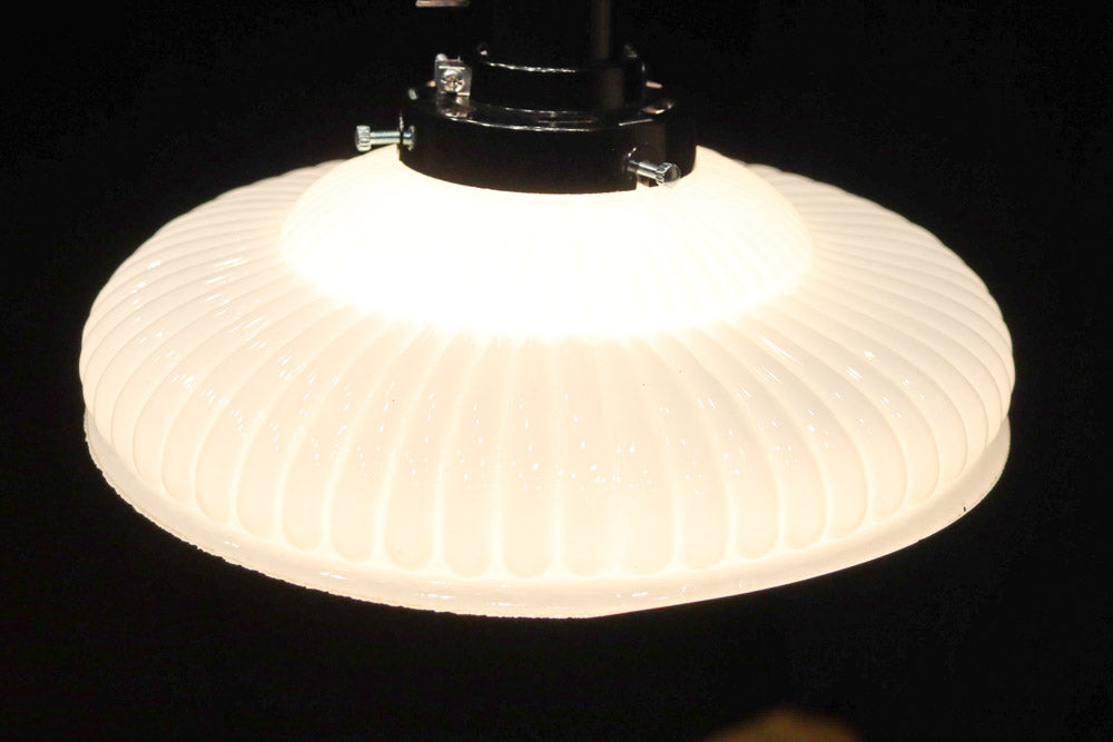 和の趣きあるプレスガラス電笠　DC8447