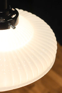 和の趣きあるプレスガラス電笠　DC8447