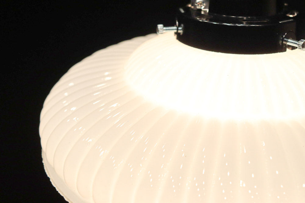 和の趣きあるプレスガラス電笠　DC8447