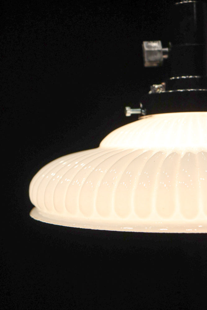 和の趣きあるプレスガラス電笠　DC8447