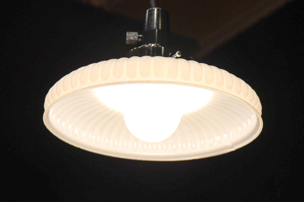 和の趣きあるプレスガラス電笠　DC8447