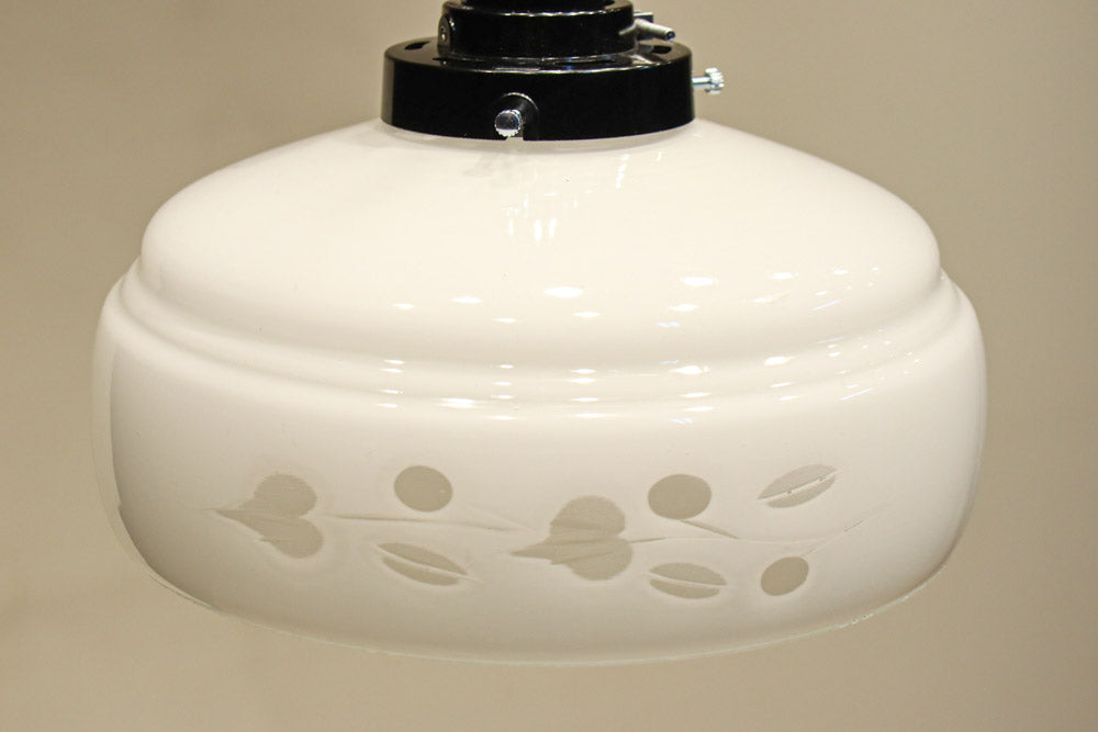 可愛らしい葉柄の透かし模様で風情ある電笠　DC8448