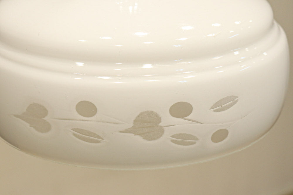 可愛らしい葉柄の透かし模様で風情ある電笠　DC8448