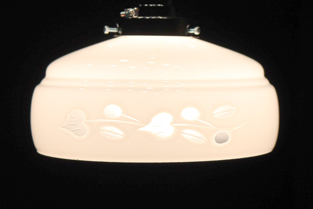 可愛らしい葉柄の透かし模様で風情ある電笠　DC8448