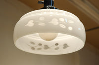 可愛らしい葉柄の透かし模様で風情ある電笠　DC8448