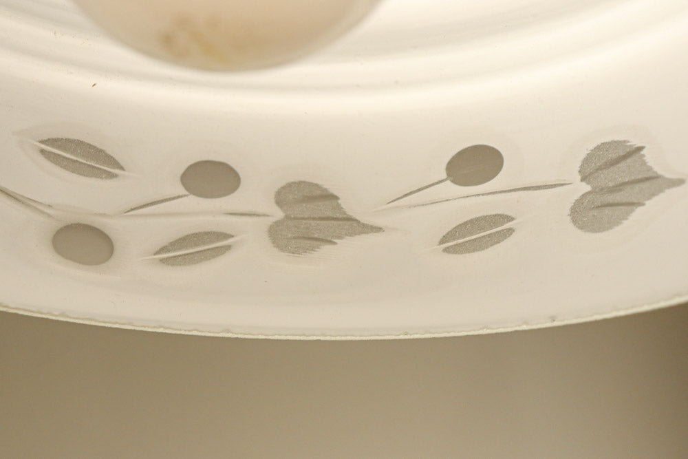 可愛らしい葉柄の透かし模様で風情ある電笠　DC8448