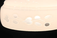 可愛らしい葉柄の透かし模様で風情ある電笠　DC8448