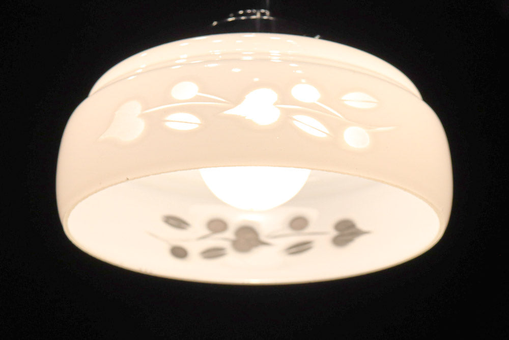 可愛らしい葉柄の透かし模様で風情ある電笠　DC8448