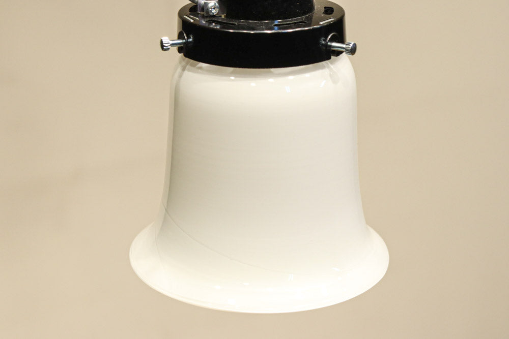 味わいある風合いで温かみのある小さな電笠　DC8449