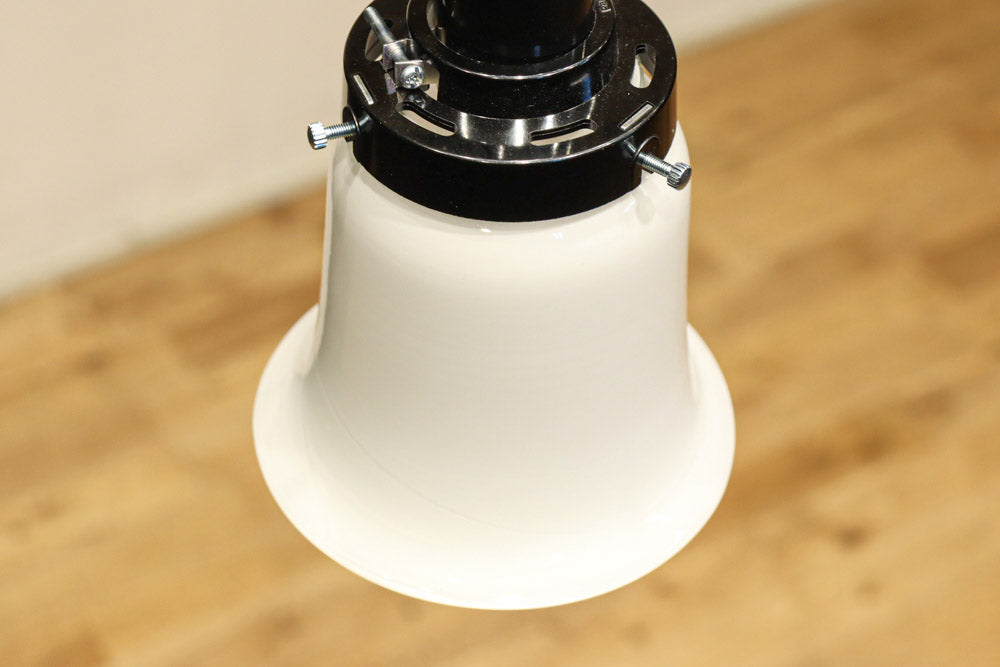 味わいある風合いで温かみのある小さな電笠　DC8449