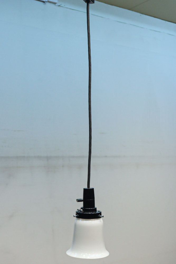 味わいある風合いで温かみのある小さな電笠　DC8449