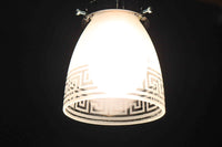 幾何学模様の透かし模様が印象的な電笠　DC8450