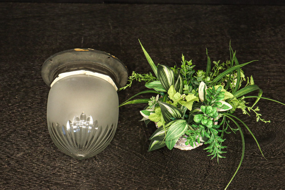 シャープな切子模様でレトロな雰囲気の天井直付け灯カバー　DC8453