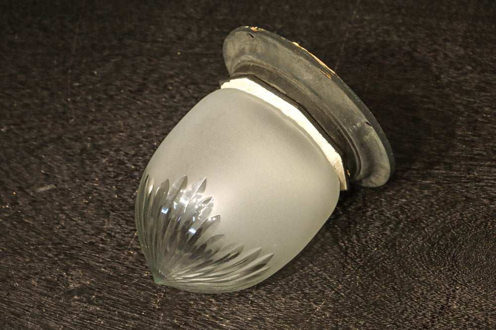 シャープな切子模様でレトロな雰囲気の天井直付け灯カバー　DC8453