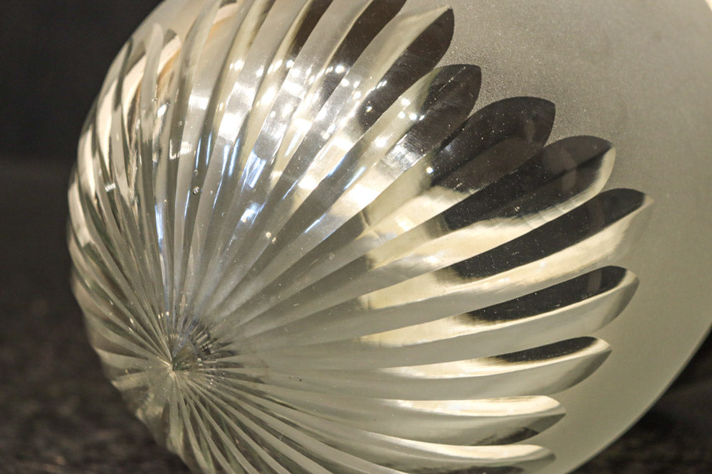 シャープな切子模様でレトロな雰囲気の天井直付け灯カバー　DC8453