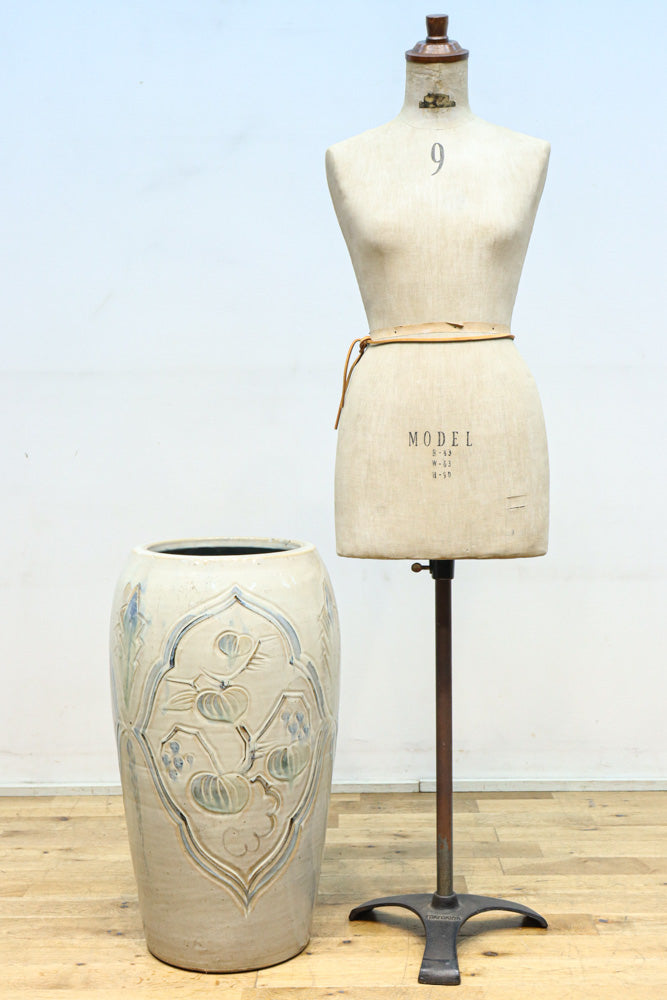 淡い色彩が上品な陶器製の傘立て DC8454 – 古福庵 [ KOFUKUAN