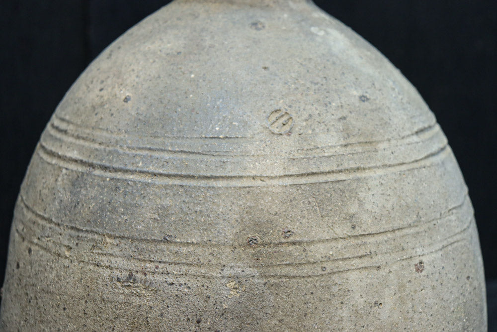 時代を重ねた自然の趣きある壺　DC8458