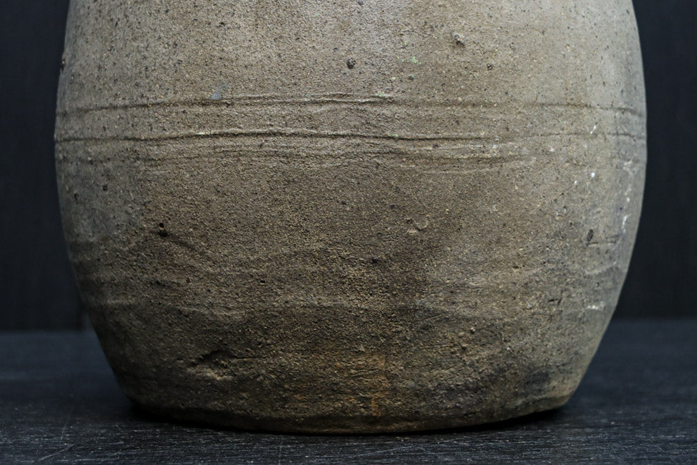 時代を重ねた自然の趣きある壺　DC8458