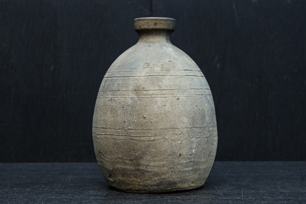時代を重ねた自然の趣きある壺　DC8458