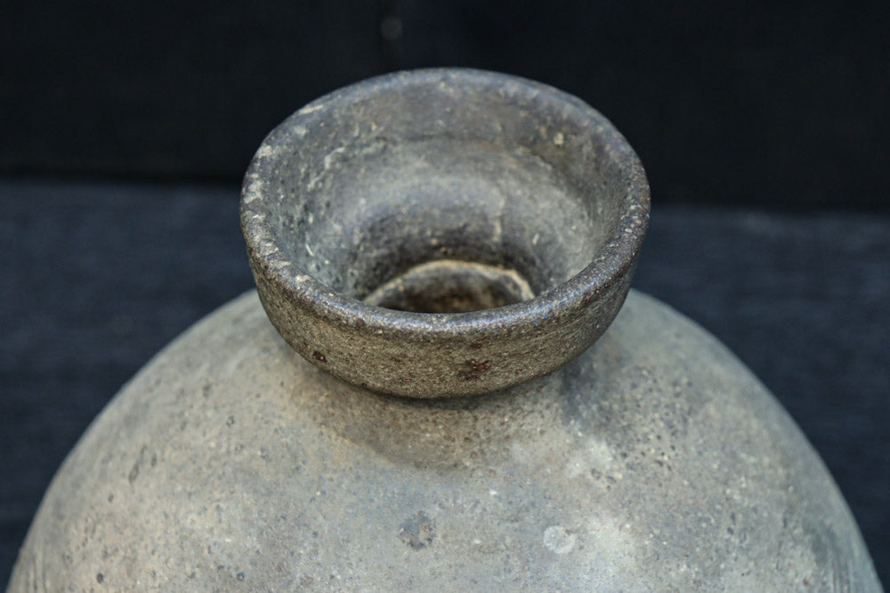 時代を重ねた自然の趣きある壺　DC8458