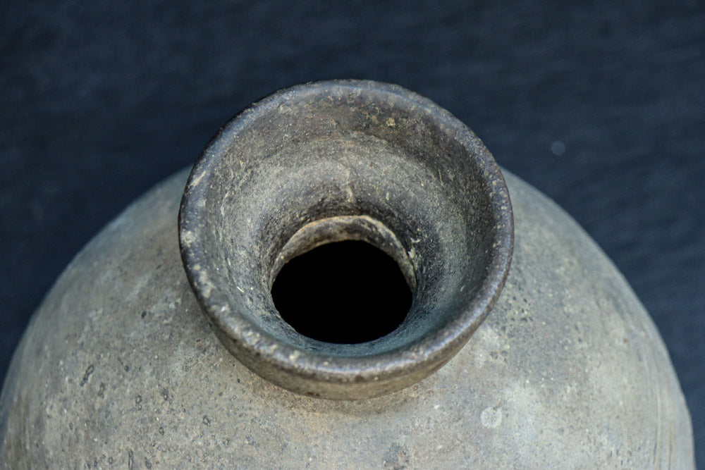 時代を重ねた自然の趣きある壺　DC8458