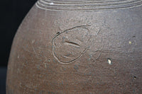 朴訥な風合いが味わいある壺　DC8459