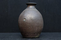朴訥な風合いが味わいある壺　DC8459