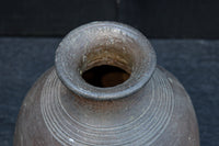 朴訥な風合いが味わいある壺　DC8459