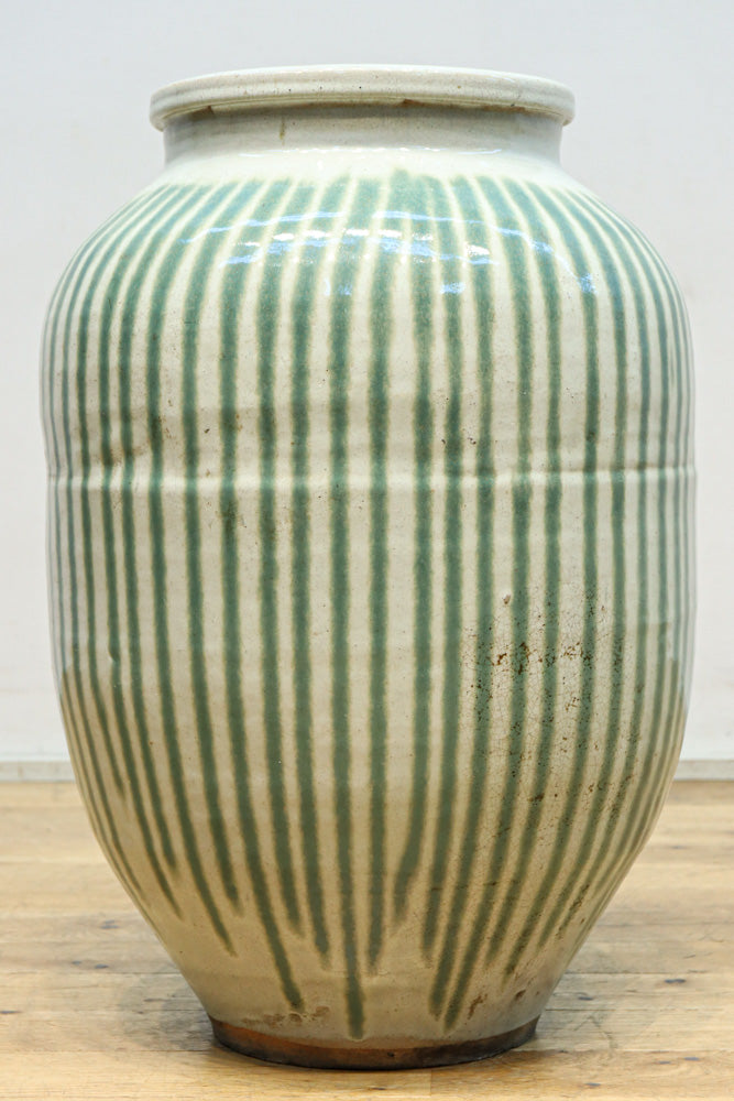 縦ストライプ柄で和の趣きある信楽焼の大きな壺 DC8477 – 古福庵