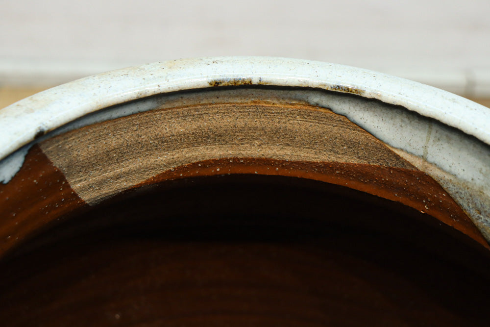 縦ストライプ柄で和の趣きある信楽焼の大きな壺　DC8477