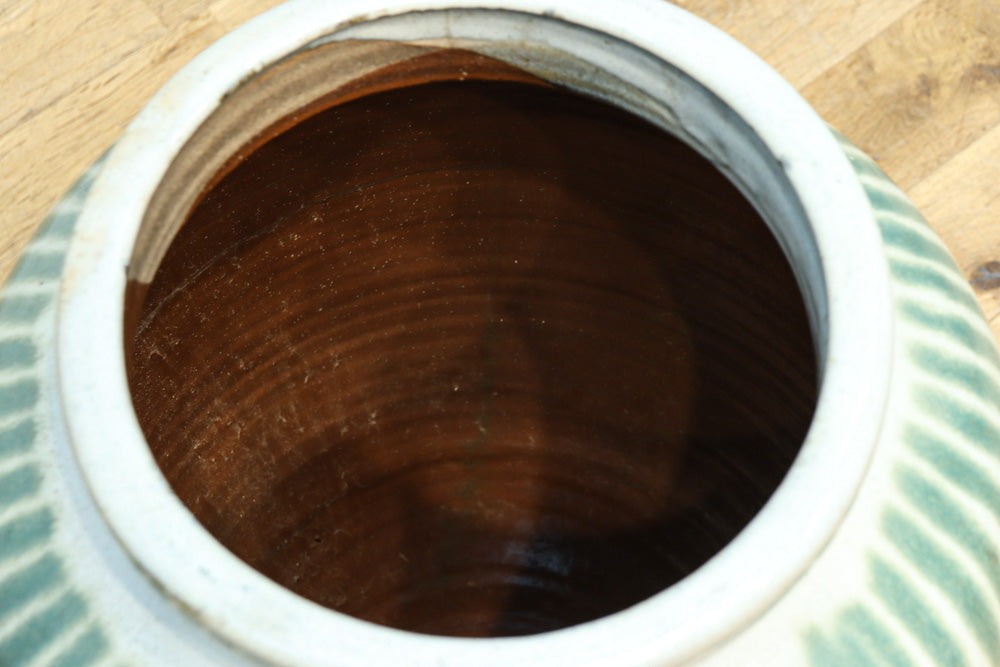 縦ストライプ柄で和の趣きある信楽焼の大きな壺 DC8477 – 古福庵