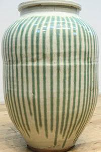 縦ストライプ柄で和の趣きある信楽焼の大きな壺　DC8477