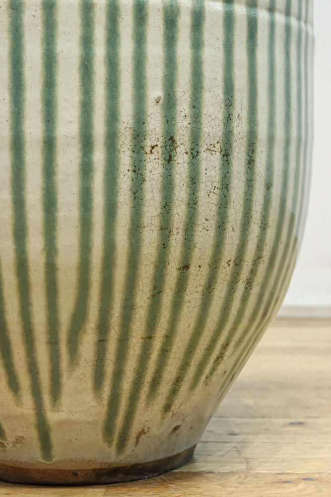 縦ストライプ柄で和の趣きある信楽焼の大きな壺 DC8477 – 古福庵