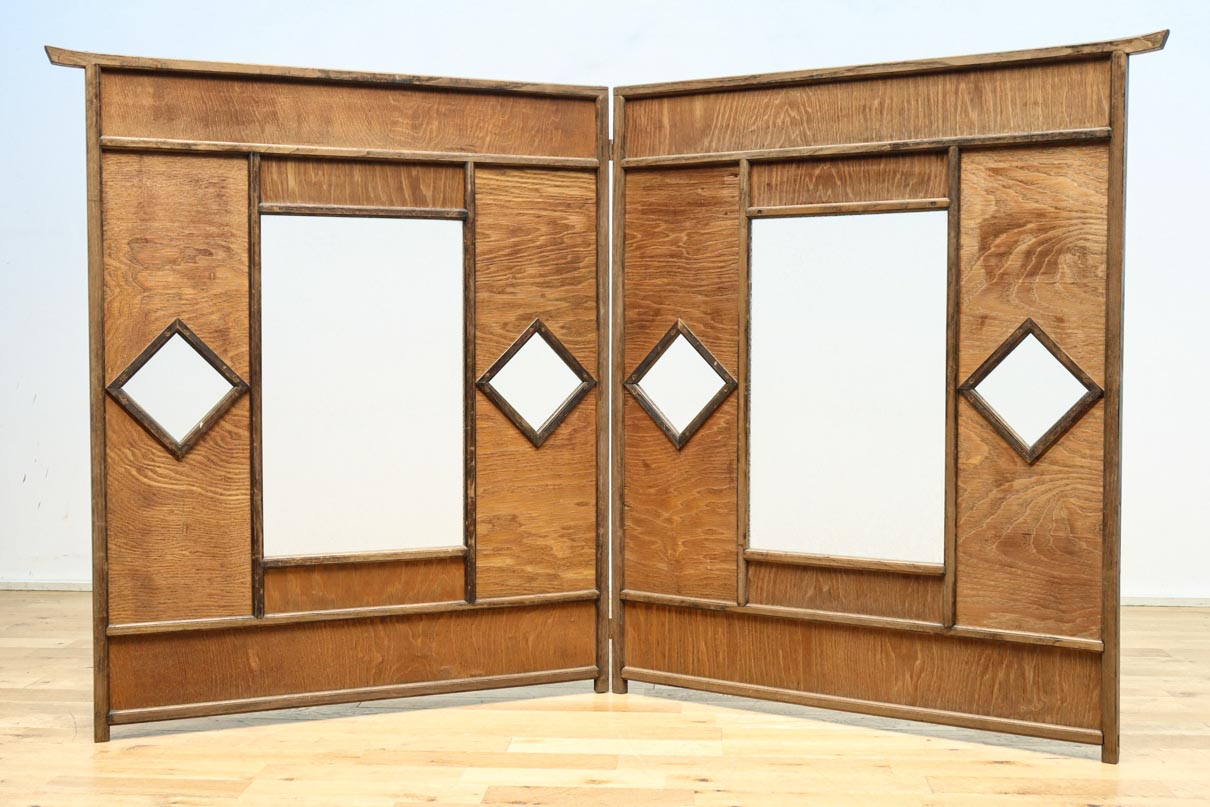 古色の色づきが味わいあるガラス入り二つ折り衝立　DC8479