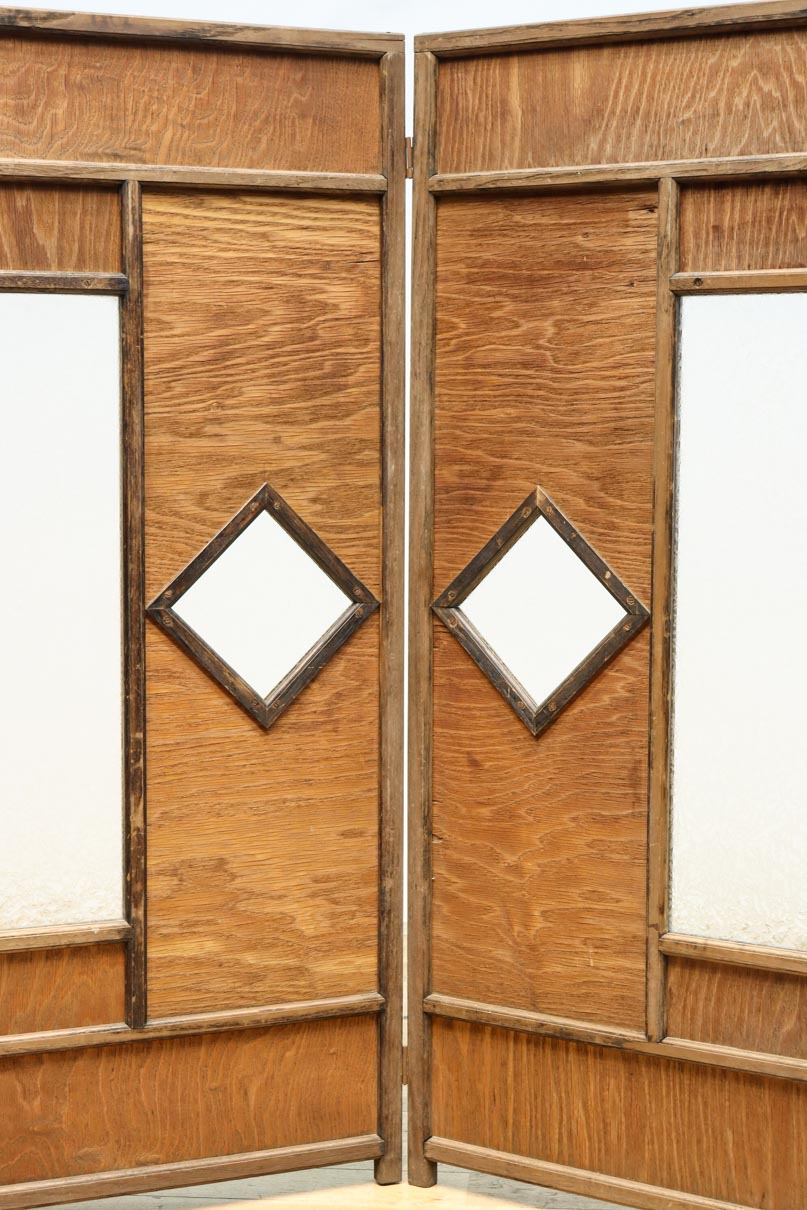 古色の色づきが味わいあるガラス入り二つ折り衝立　DC8479