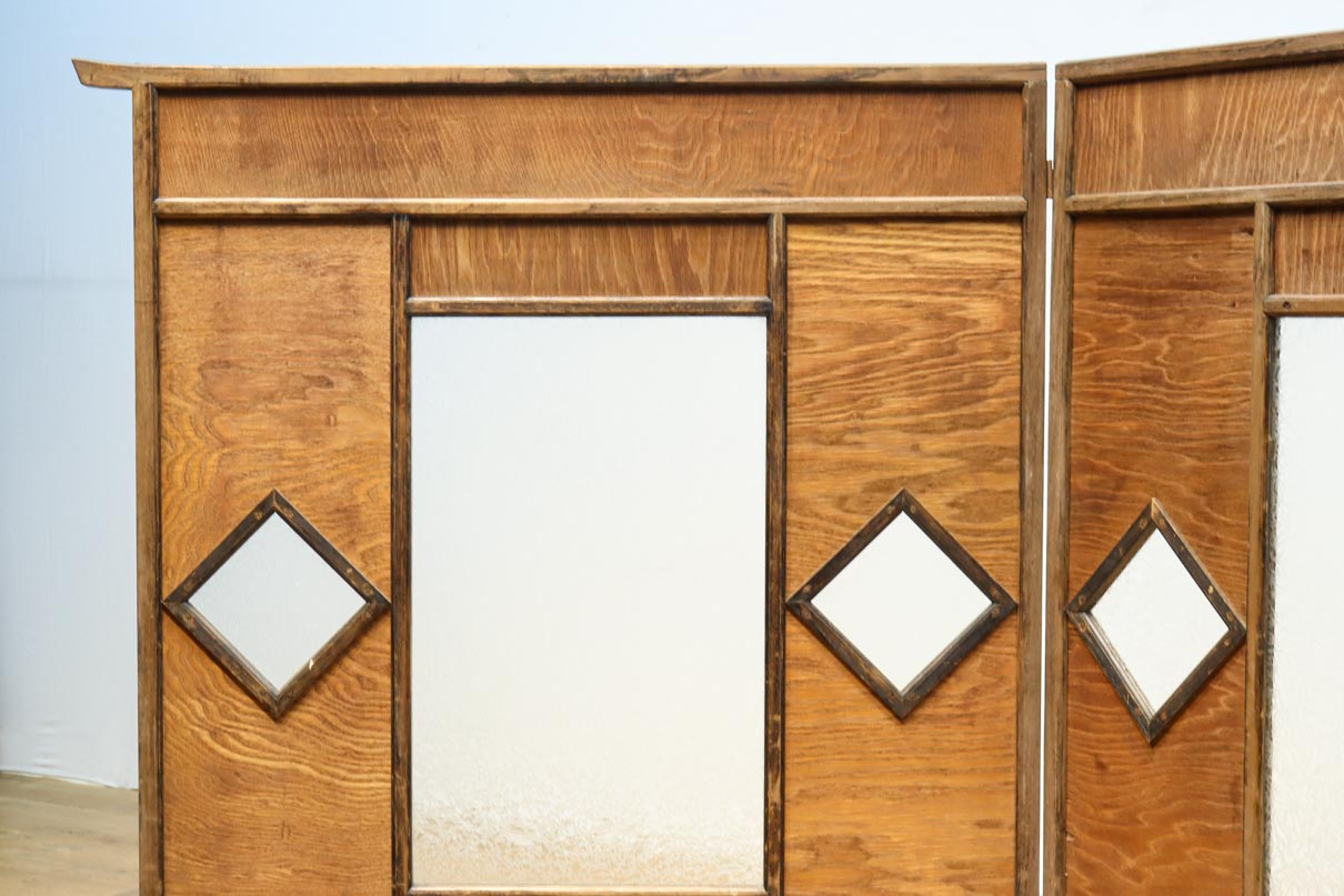 古色の色づきが味わいあるガラス入り二つ折り衝立　DC8479