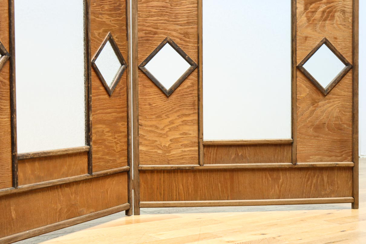 古色の色づきが味わいあるガラス入り二つ折り衝立　DC8479