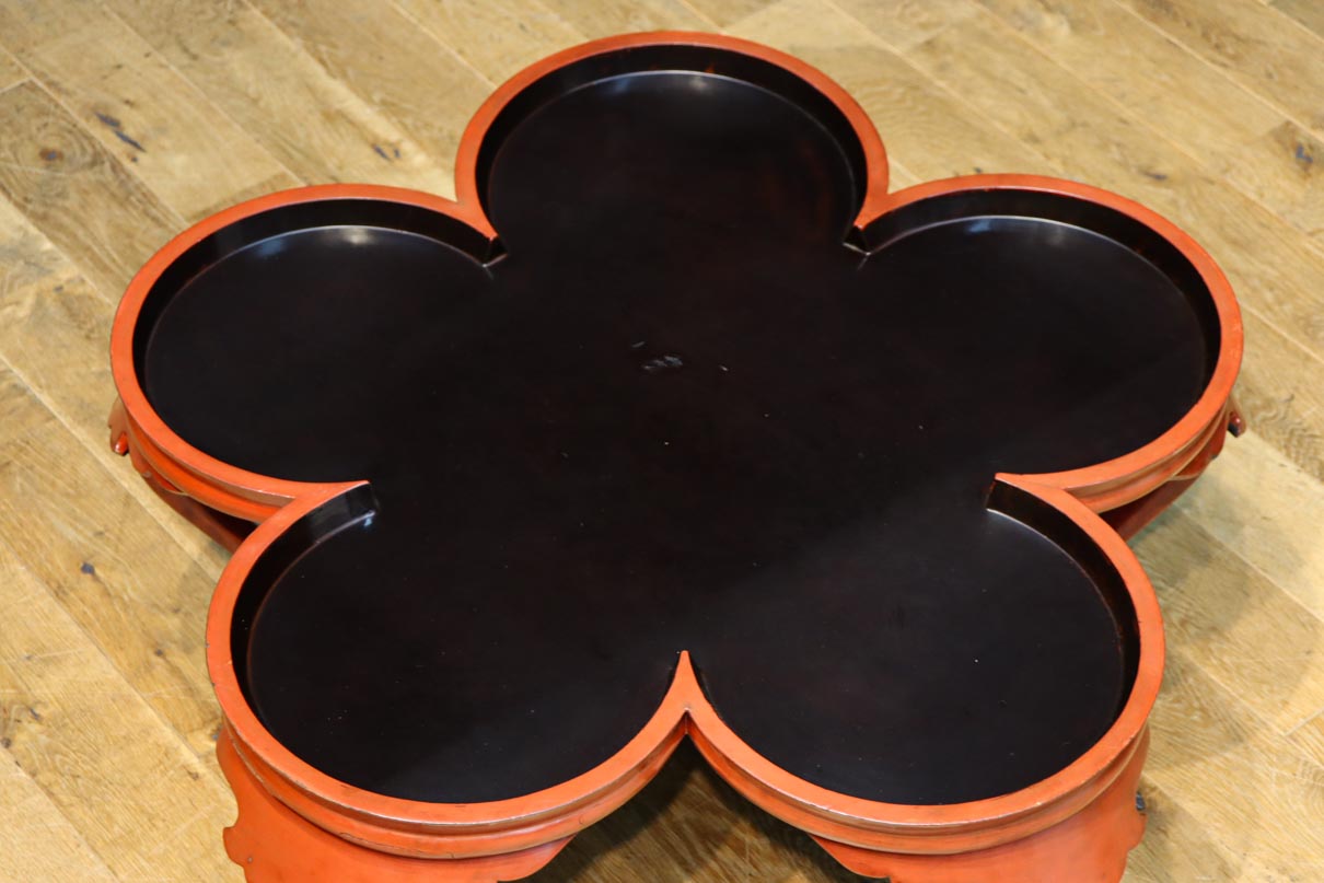 珍品!! 漆の味わいが素敵な花型の大きなお膳　DC8481