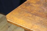 緩やかな曲線を描く四本脚の大振りの花台　DC8482