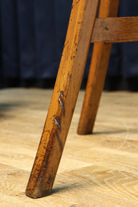 緩やかな曲線を描く四本脚の大振りの花台　DC8482