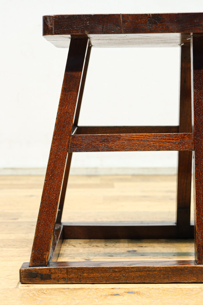 やぐら組作りの味わいある小振りな踏み台　DC8483